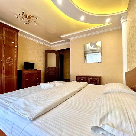 Apartpoltava Двокімнатні Апартаменти, До 6 Спальних Місць, Кутова Ванна, Корпусний Парк, Документи Для Відрядження Exterior photo
